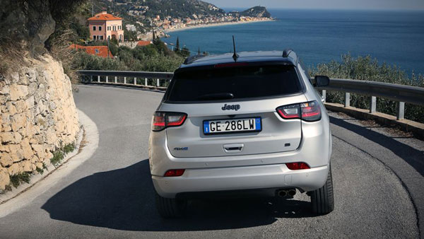 2022 Jeep Compass Unveiled: नई जीप कम्पास फेसलिफ्ट का हुआ खुलासा, जानें क्या है नया