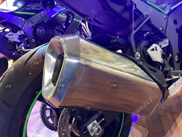 Kawasaki ZX-10R Reached At Dealership: कावासाकी जेडएक्स-10आर डीलरशिप पर पहुंची, डिलीवरी जल्द