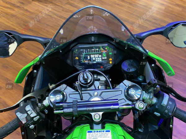 Kawasaki ZX-10R Reached At Dealership: कावासाकी जेडएक्स-10आर डीलरशिप पर पहुंची, डिलीवरी जल्द