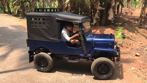 Man Builds Electric Jeep Miniature: इस व्यक्ति ने अपने बच्चों के लिए बनाई छोटी इलेक्ट्रिक जीप, देखें वीडियो Man Builds Electric Jeep Miniature: इस व्यक्ति ने अपने बच्चों के लिए बनाई छोटी इलेक्ट्रिक जीप, देखें वीडियो