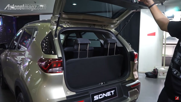 Kia Sonet 7 Seater Walkaround: किया सॉनेट 7 सीटर का पहला वाकअराउंड वीडियो आया सामने, जानें
