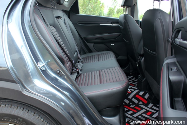 Kia Sonet 7-Seater Teaser: किया सॉनेट 7 सीटर का नया टीजर जारी, 8 अप्रैल को किया जाएगा पेश