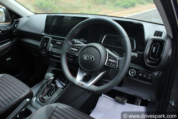 Kia Sonet New Variants: किया सॉनेट एचटीएक्स डीसीटी पेट्रोल व एचटीएक्स एटी डीजल जल्द होगी लॉन्च, जानें