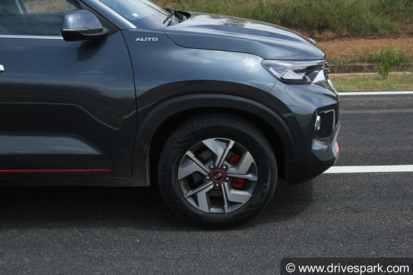 Kia Sonet New Variants: किया सॉनेट एचटीएक्स डीसीटी पेट्रोल व एचटीएक्स एटी डीजल जल्द होगी लॉन्च, जानें