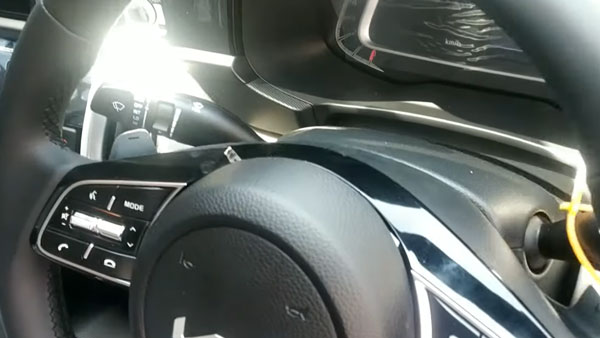 2021 Kia Sonet Spied: नई किया सॉनेट, पैडल शिफ्टर के साथ आई नजर, 27 अप्रैल को होगी लॉन्च