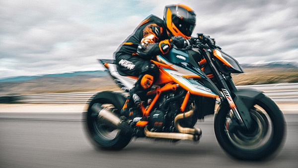 KTM 1290 Super Duke RR Unveiled: केटीएम ने पेश की ये दमदार बाइक, बनाई जाएगी केवल 500 यूनिट