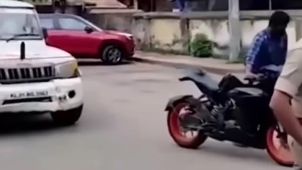 केटीएम बाइक से पुलिस स्टेशन के सामने स्टंट कर रहा था युवक, पुलिस ने सिखाया ऐसा सबक