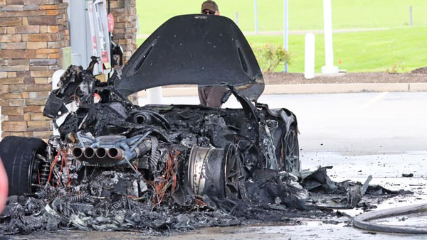 McLaren 765 LT Burns To Ashes: करोड़ों की ये स्पोर्ट्स कार मिनटों में हुई जलकर खाक, देखें तस्वीरें