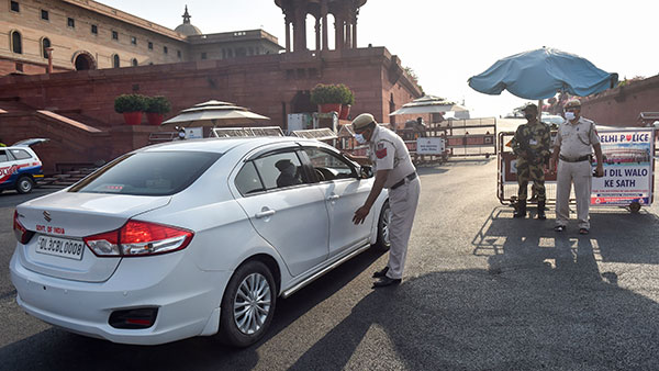 Mask In Car Compulsory: कार में अकेले होने पर भी मास्क पहनना जरूरी, दिल्ली हाईकोर्ट का फैसला