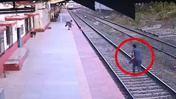 Jawa To Honor Railways Hero Mayur: जान की परवाह न करते हुए बचाई बच्चे की जान, जावा करेगी सम्मान