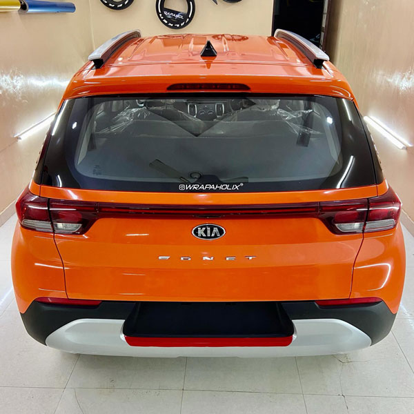 Kia Sonet Glossy Orange Body Wrap: इस किया सॉनेट से हटा नहीं पाएंगे नजरें, जानें क्या है खास