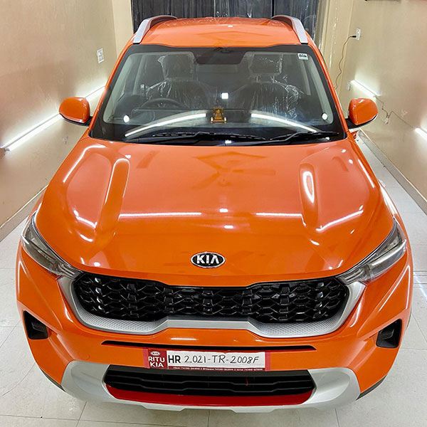 Kia Sonet Glossy Orange Body Wrap: इस किया सॉनेट से हटा नहीं पाएंगे नजरें, जानें क्या है खास