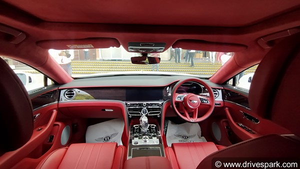 Bentley Bentayga And Flying Spur Showcased: बेंटले बेंटायगा और फ्लाइंग स्पर को बेंगलुरु में किया शोकेस, देखें