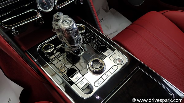 Bentley Bentayga And Flying Spur Showcased: बेंटले बेंटायगा और फ्लाइंग स्पर को बेंगलुरु में किया शोकेस, देखें