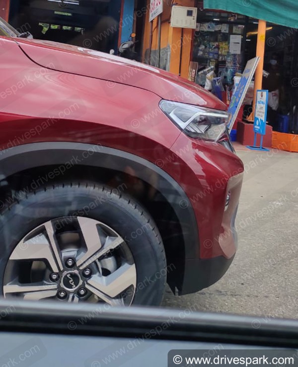 Kia Updated Models Launch Tomorrow: नई किया सॉनेट व सेल्टोस कल होगी भारत में लॉन्च, जानें किया मिलेगा अपडेट