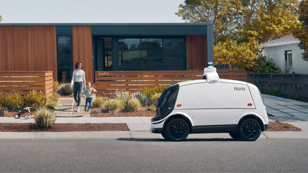 Dominos Pizza Delivery Robot: घर पर पिज्जा डिलीवर कर रहा है यह रोबोट, करता है समय की बचत