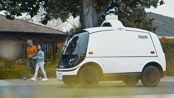 Dominos Pizza Delivery Robot: घर पर पिज्जा डिलीवर कर रहा है यह रोबोट, करता है समय की बचत