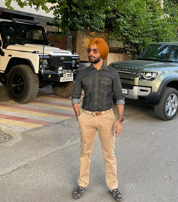 पंजाबी सिंगर ने खरीदी दमदार लैंड रोवर डिफेंडर एसयूवी, देखें तस्वीरें