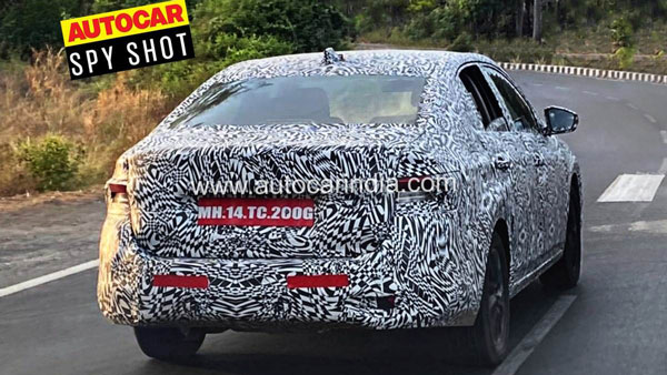 Skoda Upcoming Car Spied: स्कोडा की आगामी कार पहली बार टेस्टिंग करती आई नजर, जानें कैसा होगा डिजाईन