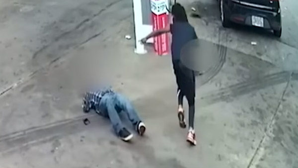 82-Year-Old Fights Off Teenage Thief: कार चोरी करने आए चोर के छूटे पसीने, 82 साल के बुजुर्ग ने दिखाया दम