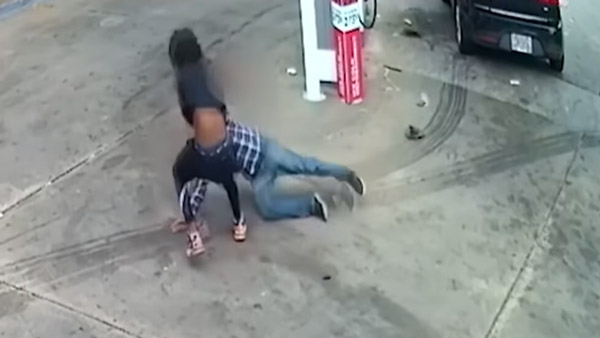 82-Year-Old Fights Off Teenage Thief: कार चोरी करने आए चोर के छूटे पसीने, 82 साल के बुजुर्ग ने दिखाया दम