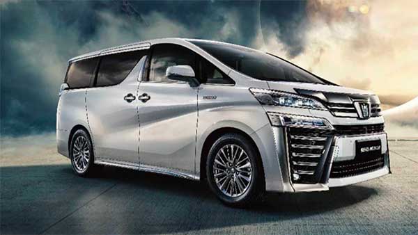 Toyota Crown (Vellfire) Showcased: भारत में बिकने वाली टोयोटा वेलफायर चीन में हुई पेश, नाम बदला