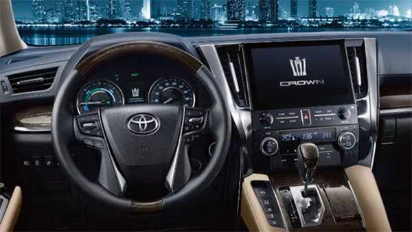 Toyota Crown (Vellfire) Showcased: भारत में बिकने वाली टोयोटा वेलफायर चीन में हुई पेश, नाम बदला