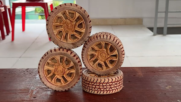 Toyota Fortuner Wood Miniature: इस कलाकार ने लड़की से बनाई नए टोयोटा फॉर्च्यूनर लेजेंडर, देखें वीडियो