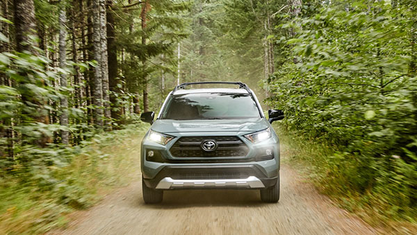 Toyota RAV4 SUV Spotted: टोयोटा की आरएवी4 एसयूवी टेस्टिंग करते आई नजर, रियर प्रोफाइल आया नजर