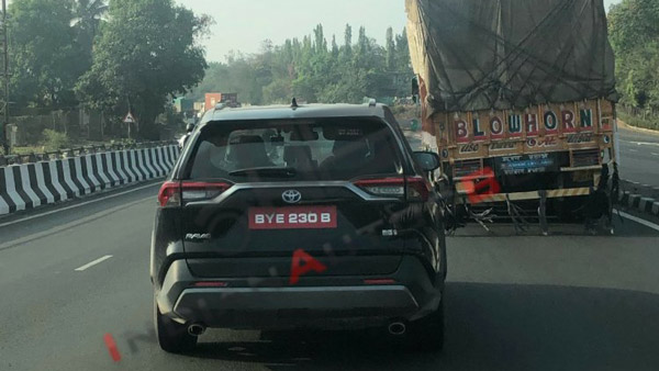 Toyota RAV4 SUV Spotted: टोयोटा की आरएवी4 एसयूवी टेस्टिंग करते आई नजर, रियर प्रोफाइल आया नजर
