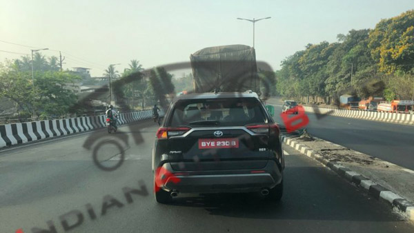 Toyota RAV4 SUV Spotted: टोयोटा की आरएवी4 एसयूवी टेस्टिंग करते आई नजर, रियर प्रोफाइल आया नजर
