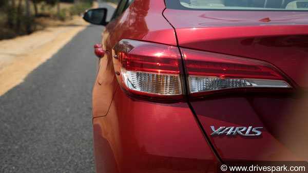 Toyota Yaris New Decals: टोयोटा यारिस के नए डेकल बनाएंगे कार को शानदार, देखें कैसी दिखती है कार