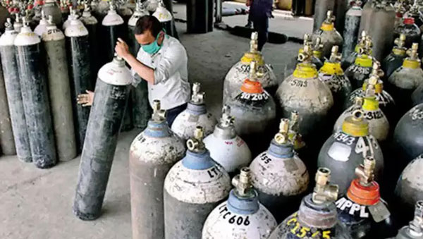 ट्रांसपोर्टर ने किया 20 ऑक्सीजन टैंकरों का इंतजाम, खर्च किये 1 करोड़ रुपये