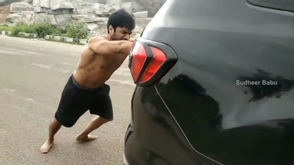 Ford Endeavour को अकेले ही धकेला Baaghi फिल्म के इस एक्टर ने, वीडियो देख हो जाएंगे हैरान