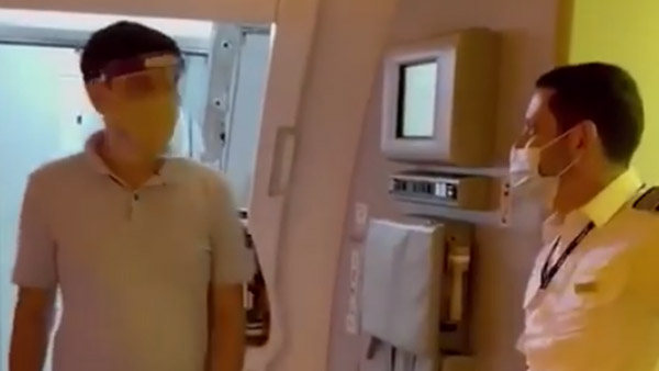 Man Flies Solo From Mumbai To Dubai: 360-सीटर प्लेन में मुंबई से दुबई ने इस व्यक्ति ने अकेले किया सफर, सिर्फ 18,000 रुपये आया खर्च