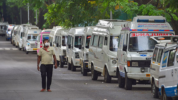 Car Turned Emergency Vehicle: कोविड-19 मरीजों के लिए दिल्ली के इस व्यक्ति ने ईकोस्पोर्ट को बनाया इमरजेंसी वाहन Car Turned Emergency Vehicle: कोविड-19 मरीजों के लिए दिल्ली के इस व्यक्ति ने ईकोस्पोर्ट को बनाया इमरजेंसी वाहन