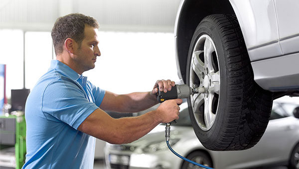 Bosch अपने कर्मचारियों को मुफ्त दे रही है 70 लाख का बीमा, कोरोना से लड़ने में करेगी मदद Bosch अपने कर्मचारियों को मुफ्त दे रही है 70 लाख का बीमा, कोरोना से लड़ने में करेगी मदद