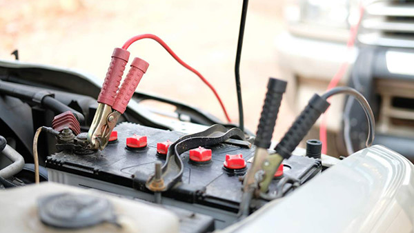 Corona Lockdown में डिस्चार्ज हुई Car Battery को इन तीन तरीकों से करें चार्ज, जानें