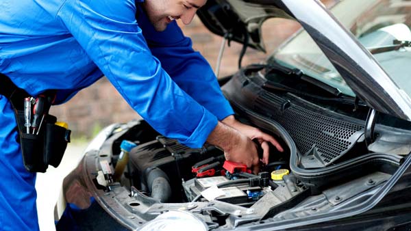 Corona Lockdown में डिस्चार्ज हुई Car Battery को इन तीन तरीकों से करें चार्ज, जानें