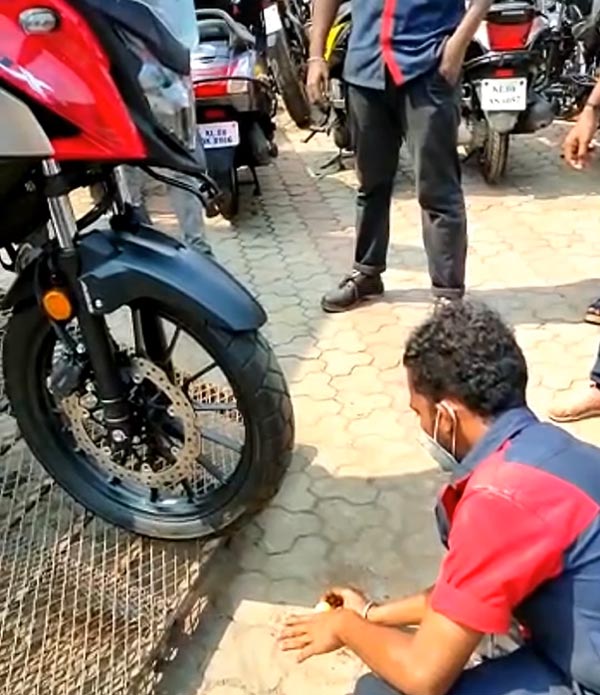 2021 Honda CB500X Reaches Dealership: होंडा सीबी500एक्स की पहली यूनिट्स पहुंची डीलरशिप, जल्द शुरू होगी डिलीवरी