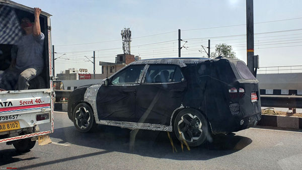 Hyundai Alcazar Spotted Testing: हुंडई अल्काजार टेस्टिंग के दौरान आई नजर, नई जानकारी आई सामने