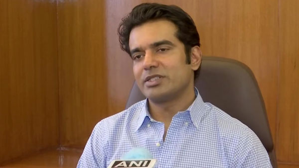 OxyTaxi: कोरोना संकट में आईएएस अधिकारी की पहल, मरीजों के घरों तक टैक्सी से पहुंचा रहे हैं ऑक्सीजन OxyTaxi: कोरोना संकट में आईएएस अधिकारी की पहल, मरीजों के घरों तक टैक्सी से पहुंचा रहे हैं ऑक्सीजन