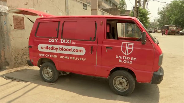 OxyTaxi: कोरोना संकट में आईएएस अधिकारी की पहल, मरीजों के घरों तक टैक्सी से पहुंचा रहे हैं ऑक्सीजन OxyTaxi: कोरोना संकट में आईएएस अधिकारी की पहल, मरीजों के घरों तक टैक्सी से पहुंचा रहे हैं ऑक्सीजन