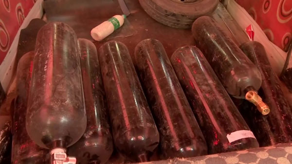 OxyTaxi: कोरोना संकट में आईएएस अधिकारी की पहल, मरीजों के घरों तक टैक्सी से पहुंचा रहे हैं ऑक्सीजन OxyTaxi: कोरोना संकट में आईएएस अधिकारी की पहल, मरीजों के घरों तक टैक्सी से पहुंचा रहे हैं ऑक्सीजन