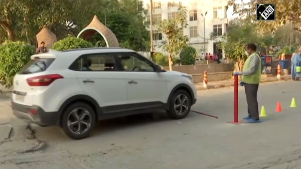 दिल्ली का पहला ड्राइव-इन वैक्सीनेशन सेंटर 26 मई से होगा शुरू, कार के अंदर ही लगेगा टीका