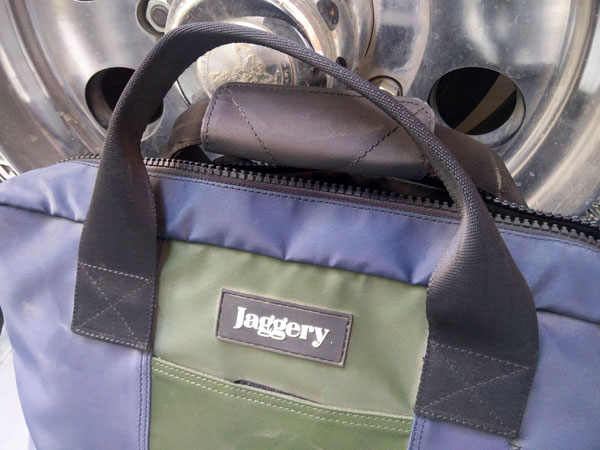 कार के Seatbelt को रीसायकल कर बनाया जाता है हैंड बैग! जानें इस स्टार्टअप की कहानी