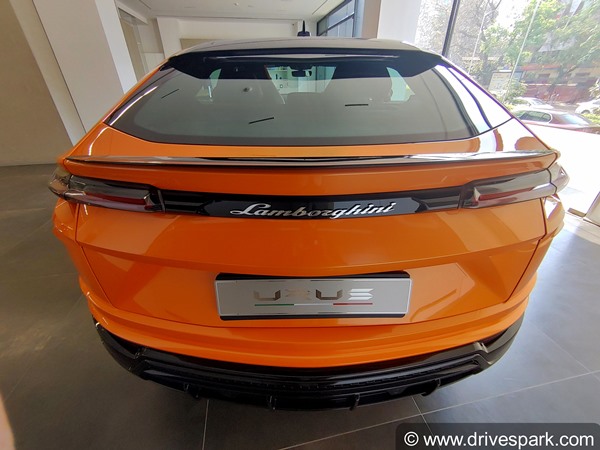 एक्टर Ranveer Singh ने खरीदी करोड़ों की Lamborghini Urus कार, जानें कीमत और फीचर्स एक्टर Ranveer Singh ने खरीदी करोड़ों की Lamborghini Urus कार, जानें कीमत और फीचर्स