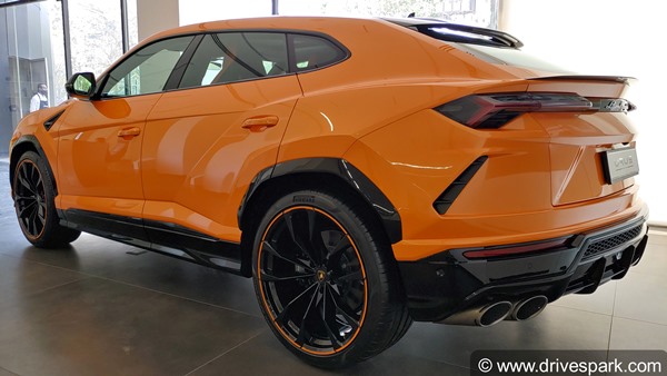 एक्टर Ranveer Singh ने खरीदी करोड़ों की Lamborghini Urus कार, जानें कीमत और फीचर्स एक्टर Ranveer Singh ने खरीदी करोड़ों की Lamborghini Urus कार, जानें कीमत और फीचर्स