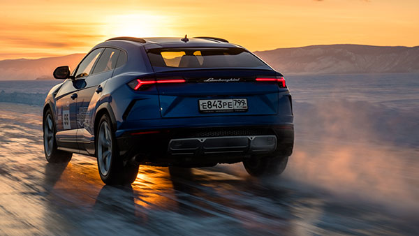 Lamborghini Urus ने बर्फीली Baikal झील पर बनाया सबसे तेज रफ्तार का रिकॉर्ड, जानें कितनी थी स्पीड