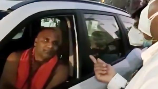 राम जन्मभूमि न्यास के राष्ट्रीय उपाध्यक्ष स्वामी आत्मानंद का कटा चालान, Corona काल में नहीं पहना मास्क राम जन्मभूमि न्यास के राष्ट्रीय उपाध्यक्ष स्वामी आत्मानंद का कटा चालान, Corona काल में नहीं पहना मास्क